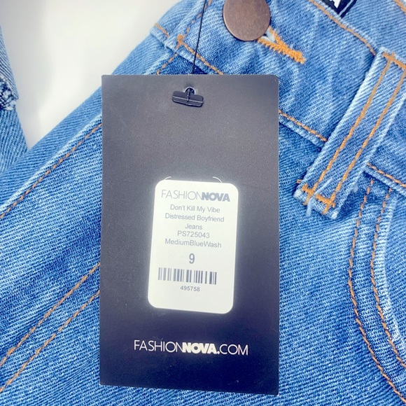NWT FASHIONNOVA Distressed Boyfriend Jeans - Picture 5 of 7